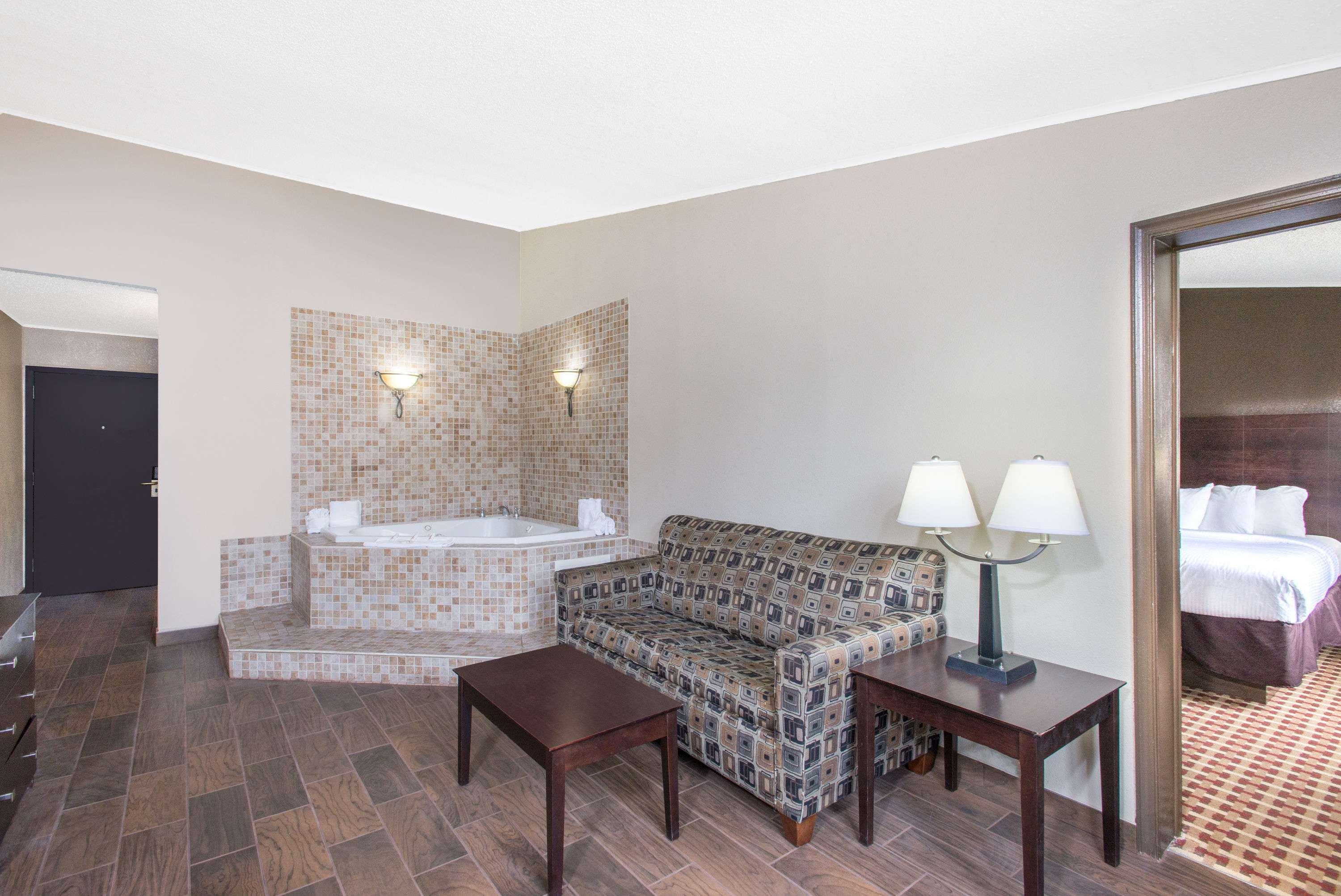 Ramada By Wyndham Allentown Bethlehem Ngoại thất bức ảnh
